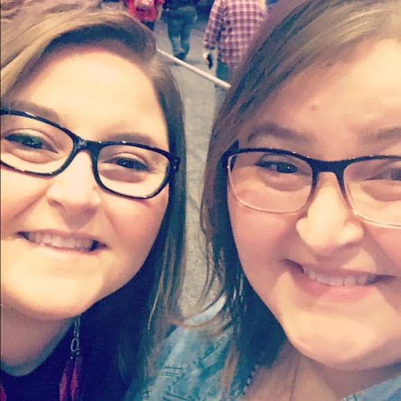 Meet your Posher, Heather - Picture 1 of 1